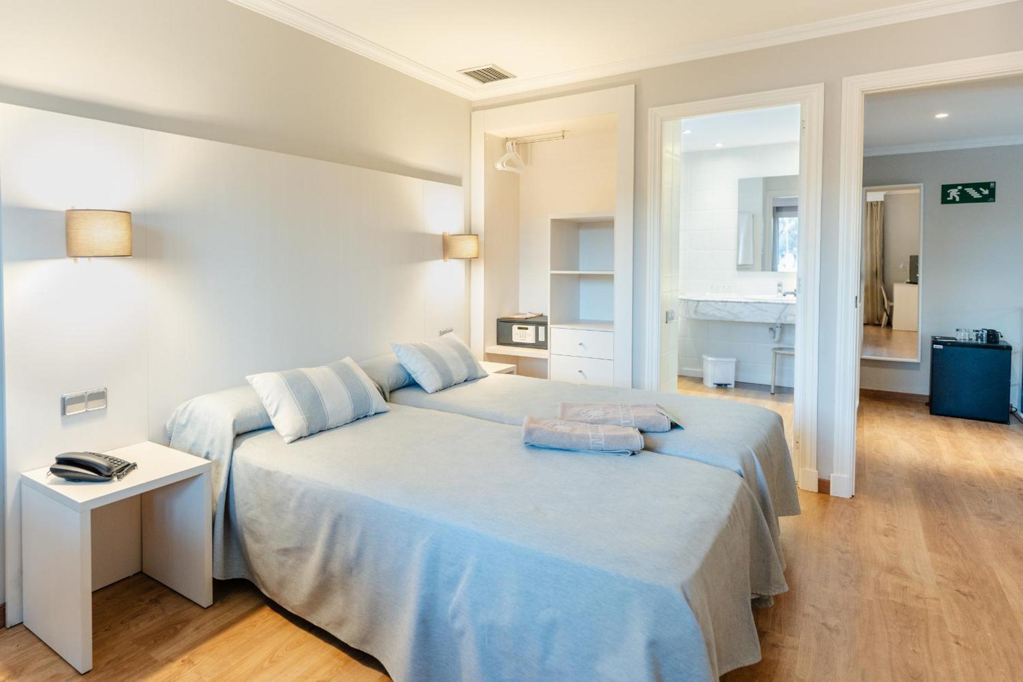 Minura Cala Galdana & Apartamentos D'Aljandar Esterno foto